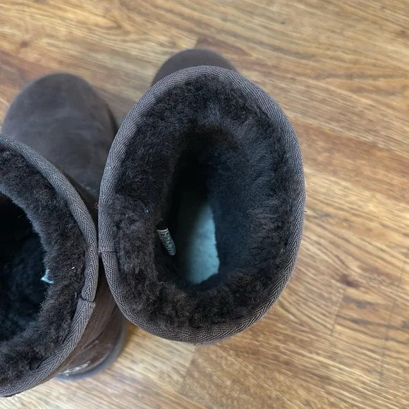 ugg dark brown classic mid shaft boots - used - Picture 6 of 9